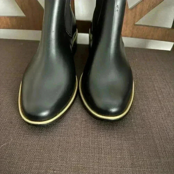 Kate Spade
New York solstice rain boot used like a New - Picture 2 of 5